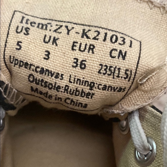 Leopard Print Canvas Sneakers‎ - Picture 2 of 4